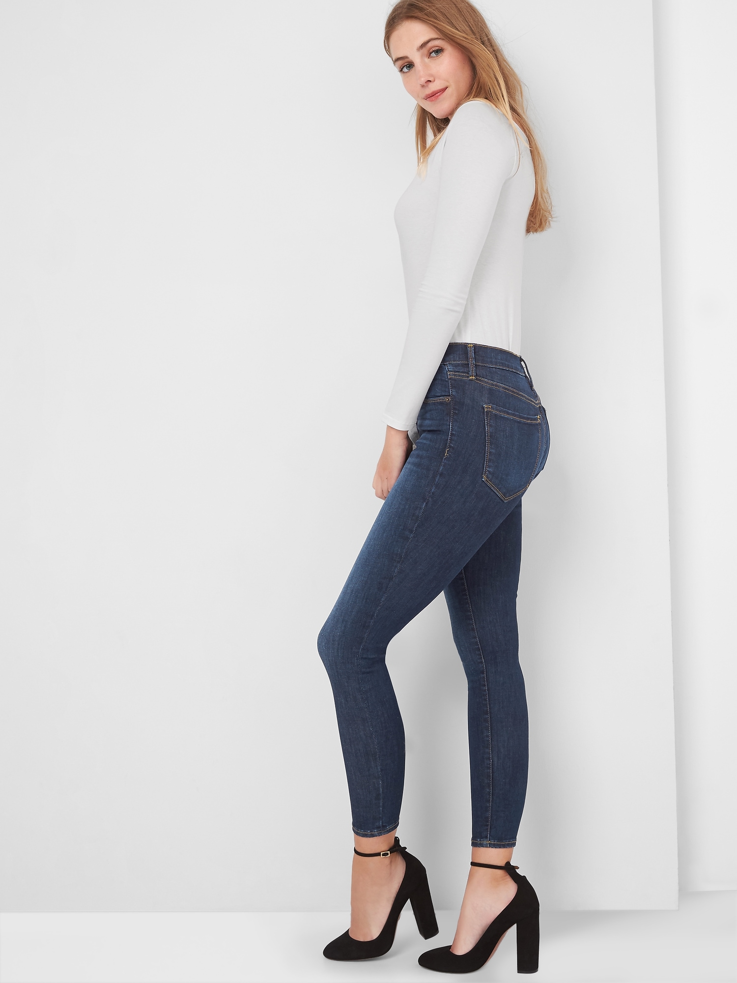 Mid rise true skinny jeans store in sculpt