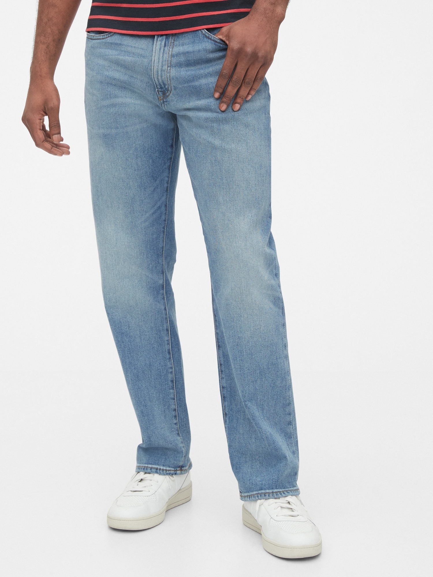 GAP Men's Classic Everyday Straight Denim Jeans in GapFlex with Washwell