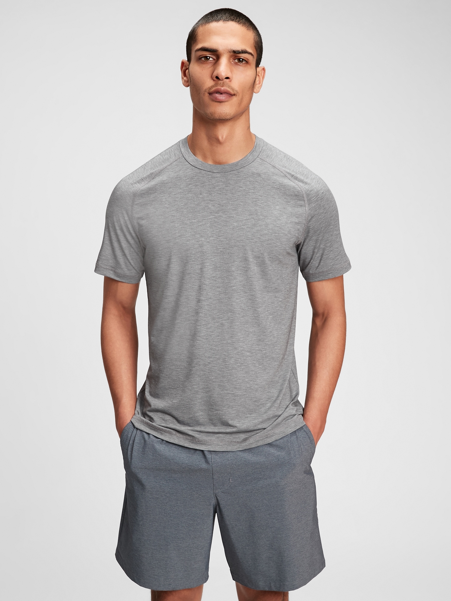 Gap Fit Active T-Shirt gray. 1