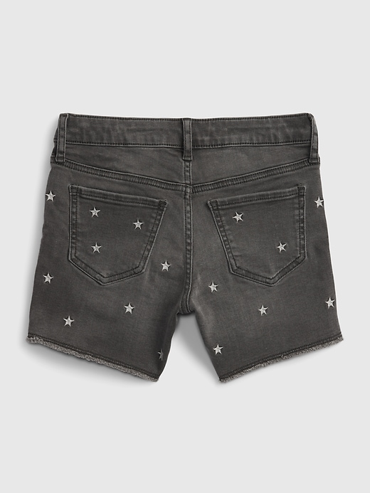 L'image numéro 3 présente Short mi-long en denim Washwell™ à motif d'étoiles pour Enfant