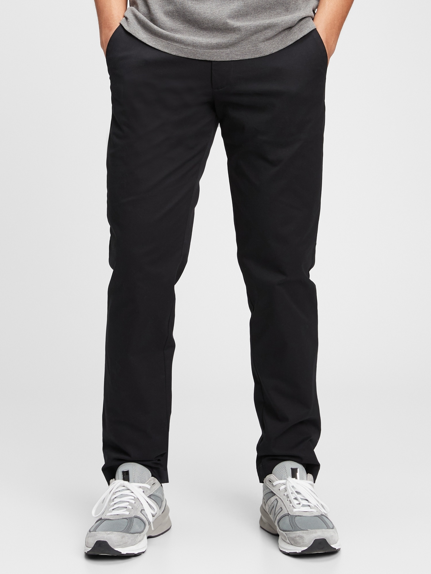 Gap Modern Khakis in Straight Fit with GapFlex black. 1