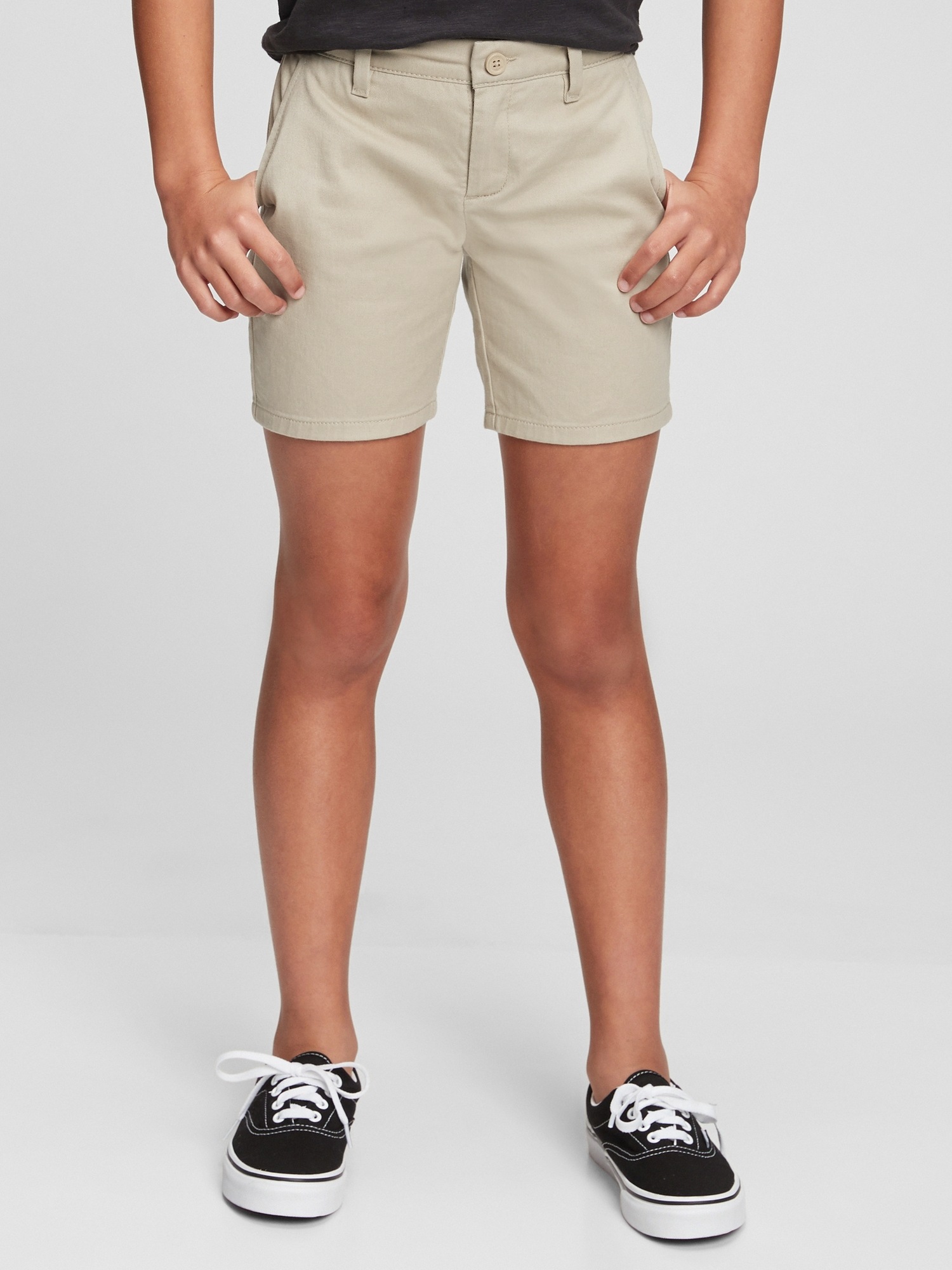 Gap Kids Uniform Midi Shorts beige. 1