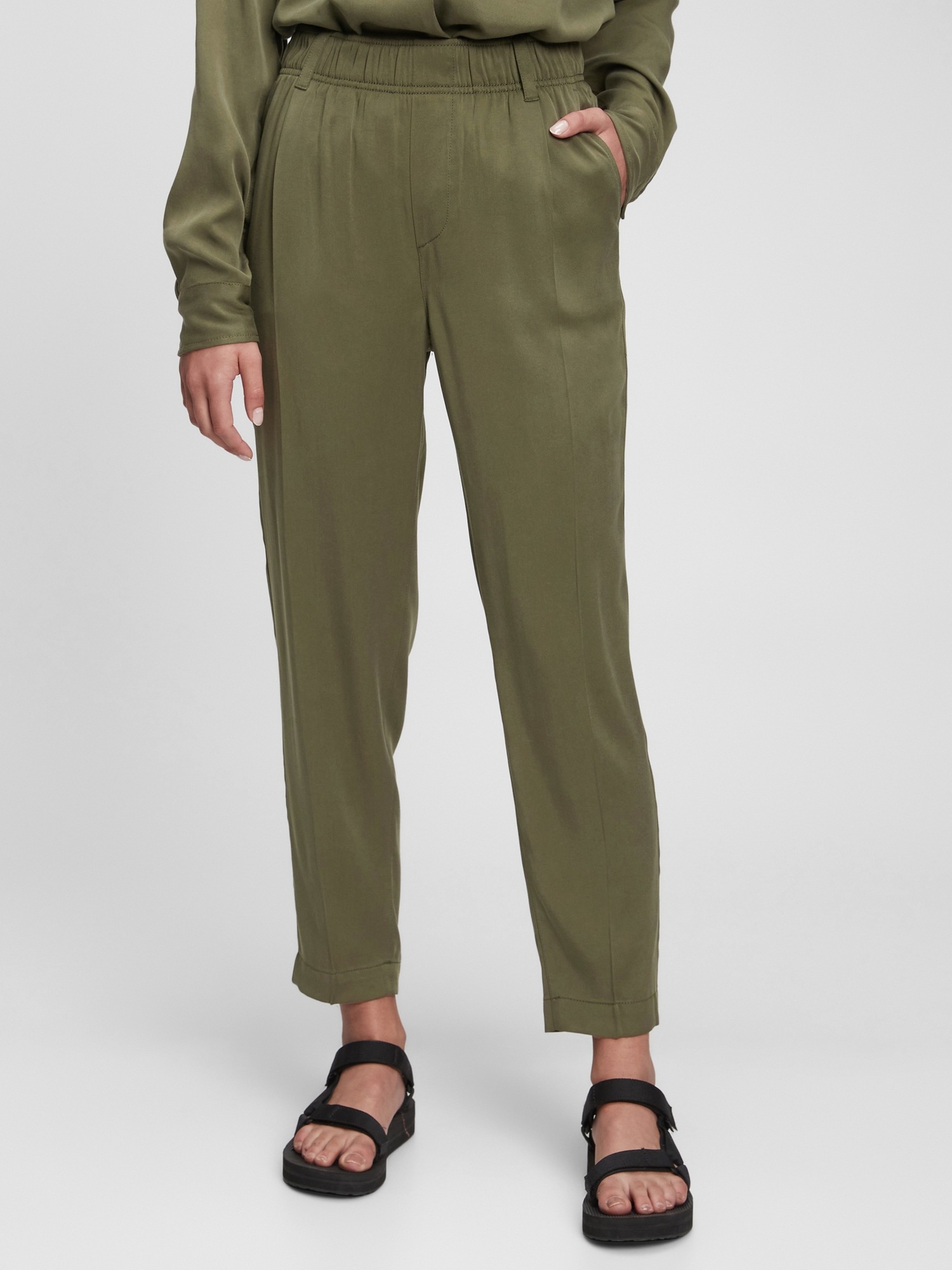 TENCEL™ Lyocell High Rise Cropped Pull-On Pants | Gap