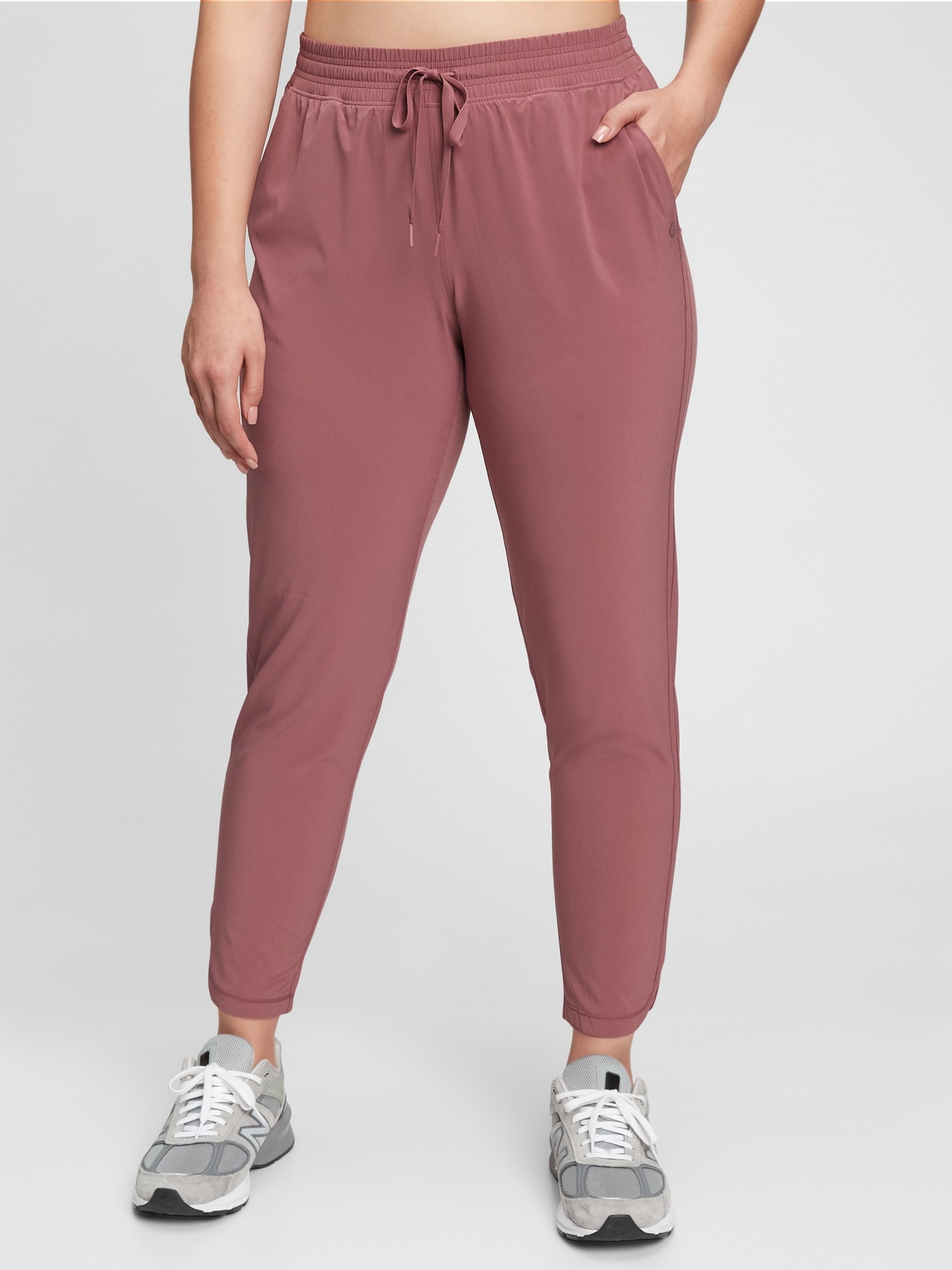 gapfit recycled runaround joggers