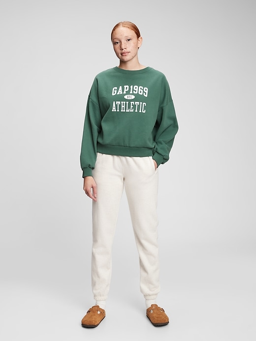 GAP Womens Pull-on Logo Crew Sweatshirt : : Clothing, Shoes &  Accessories