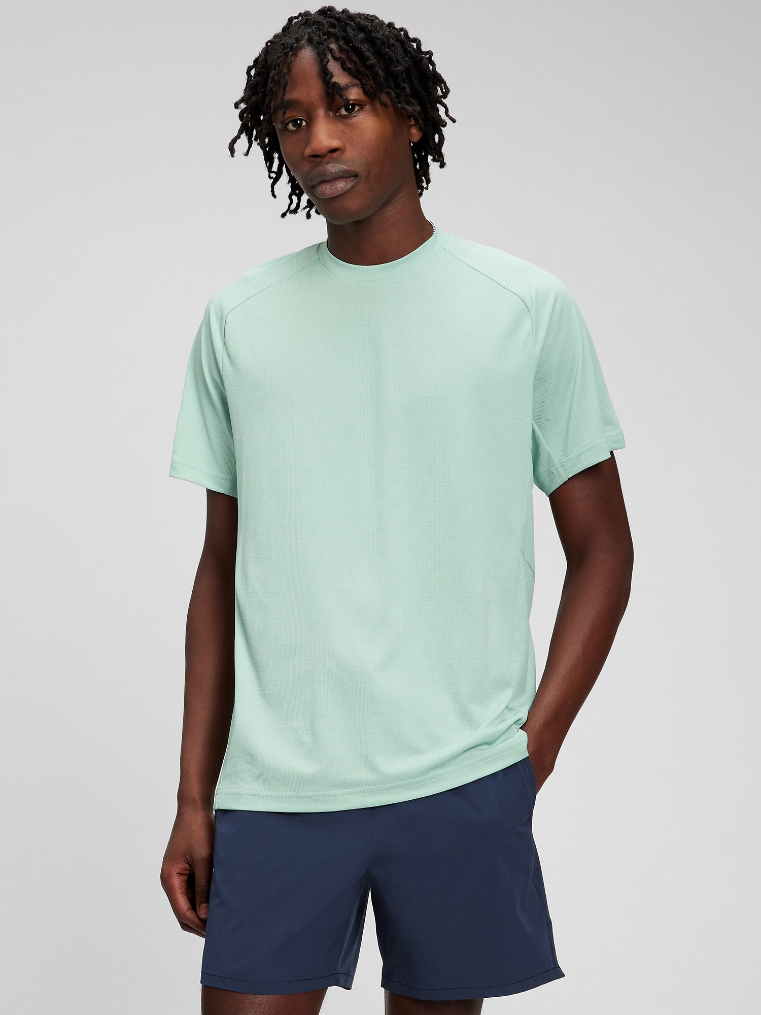 Gap Fit Train T-Shirt blue. 1