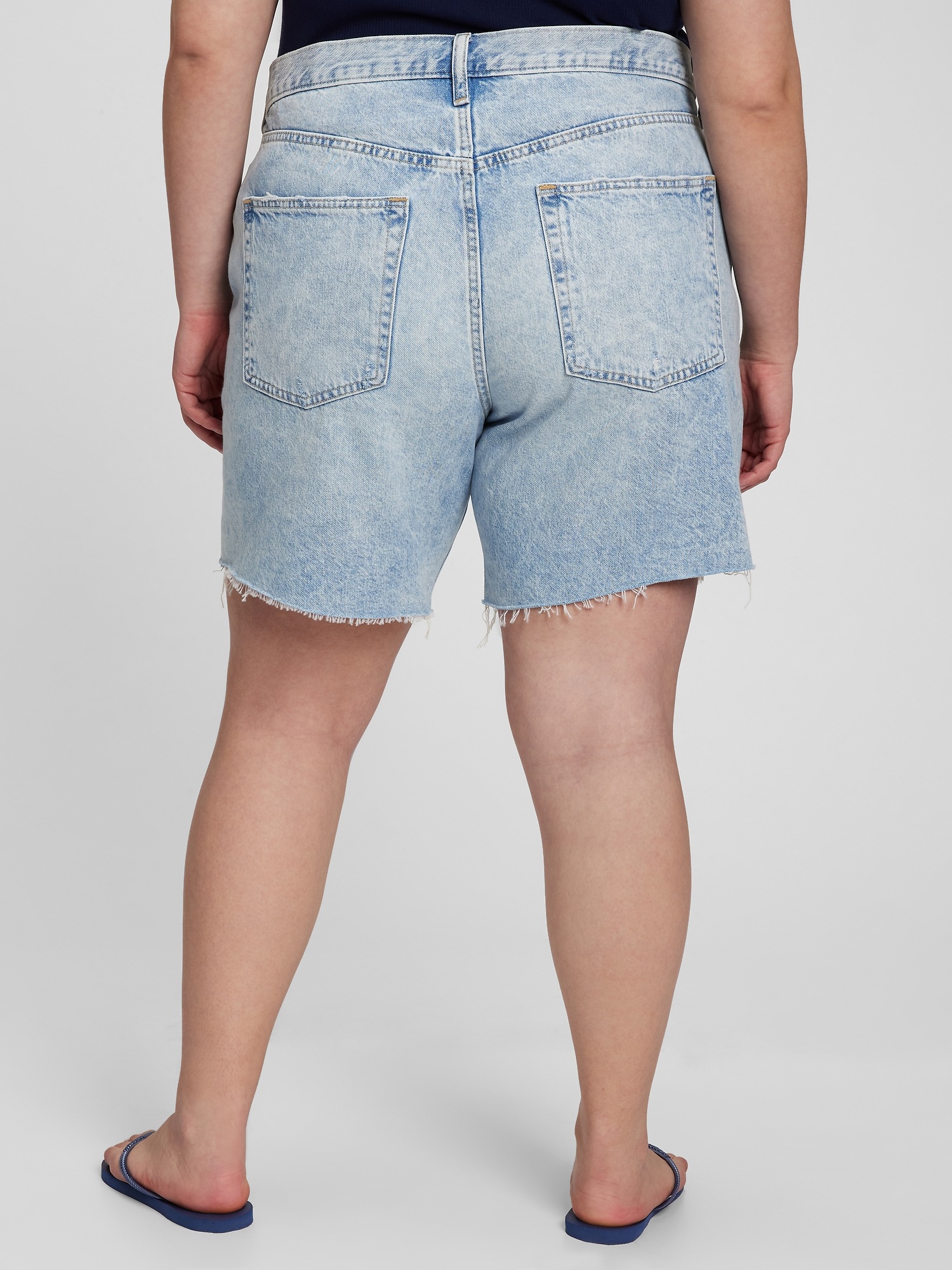 Buy GAP 9 Mid Rise Twill Bermuda Shorts with Washwell 2024 Online