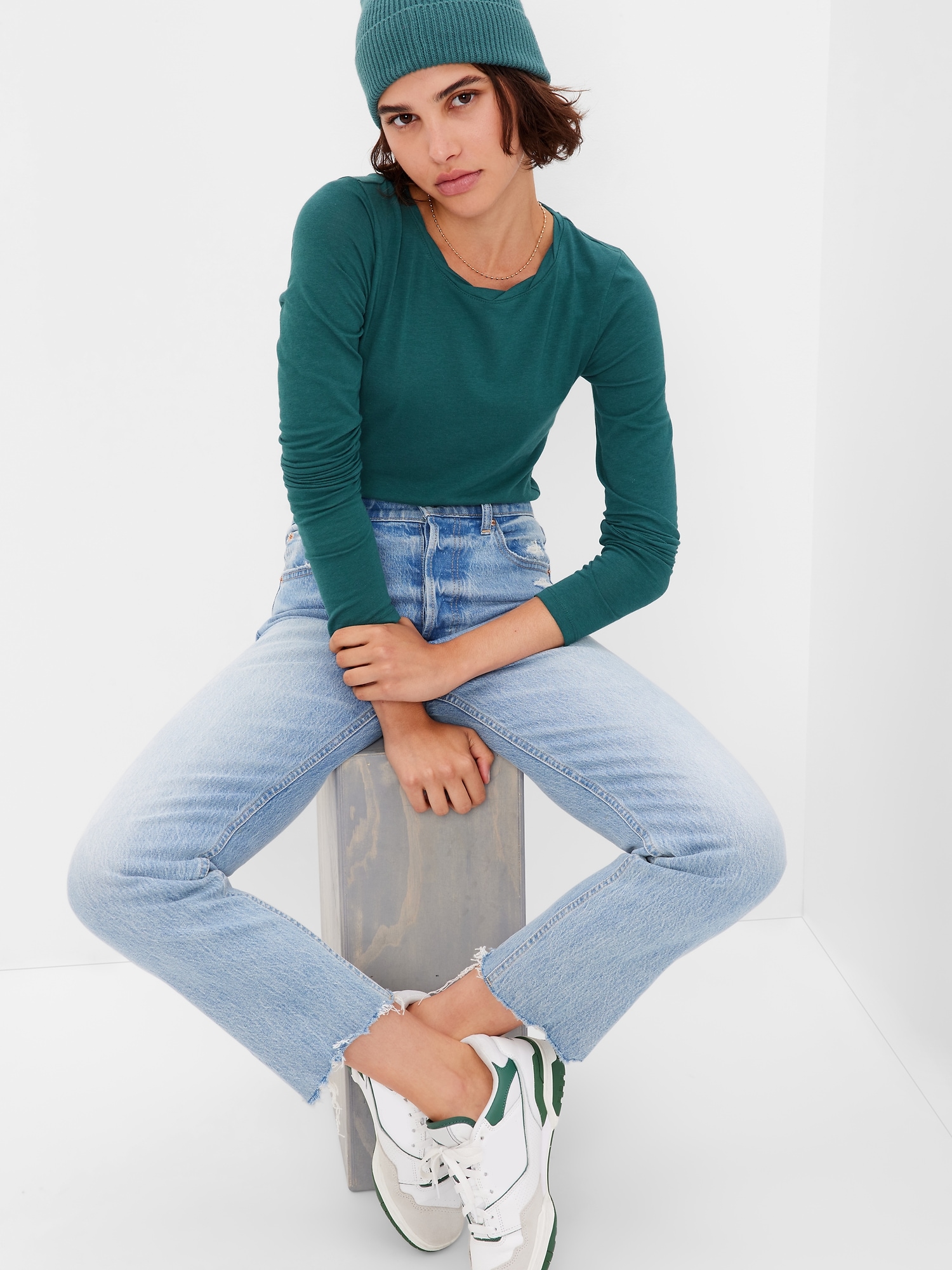 Gap Featherweight Twist Crewneck Top green. 1