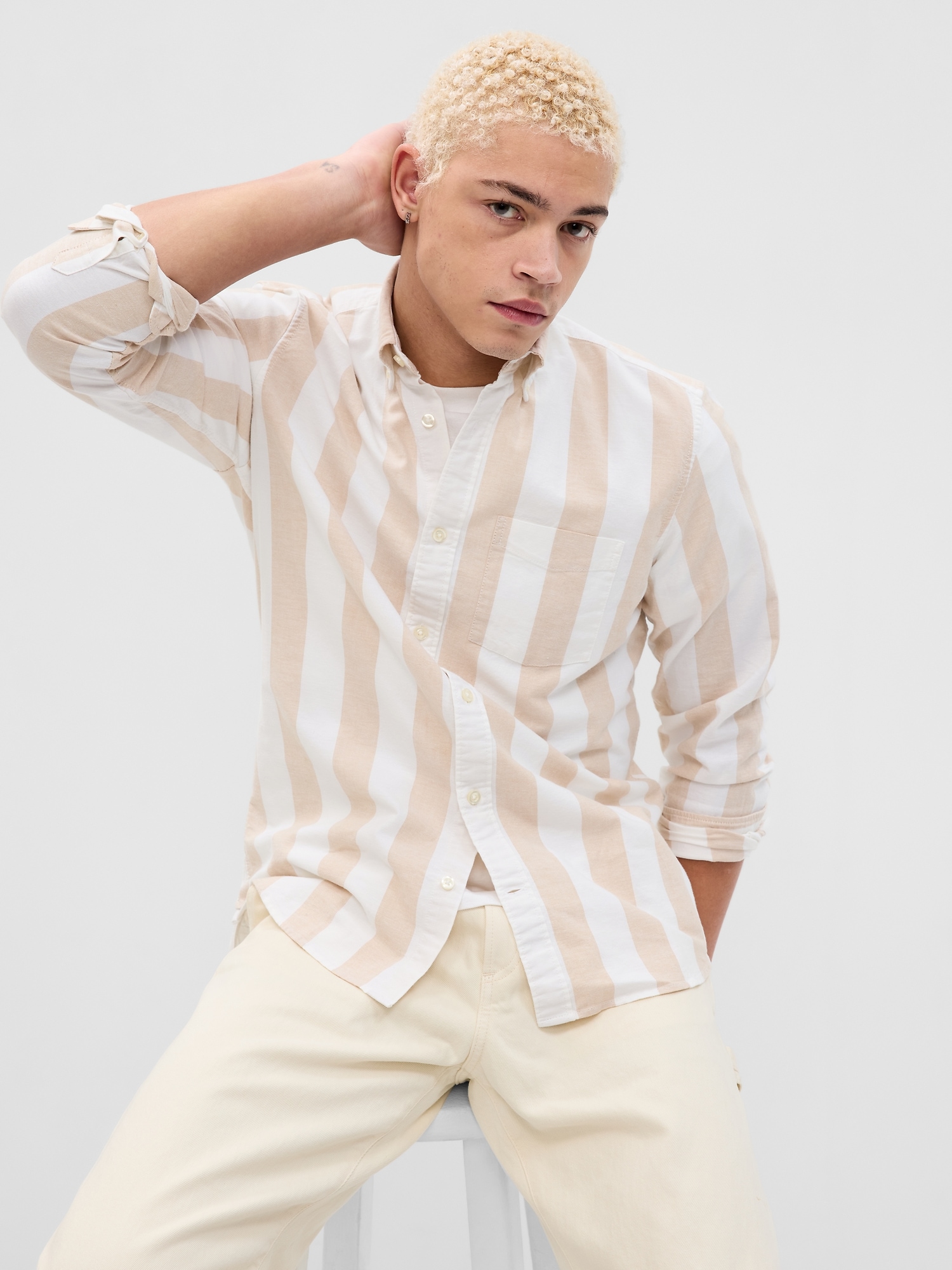 Gap Classic Oxford Shirt in Standard Fit with In-Conversion Cotton beige. 1