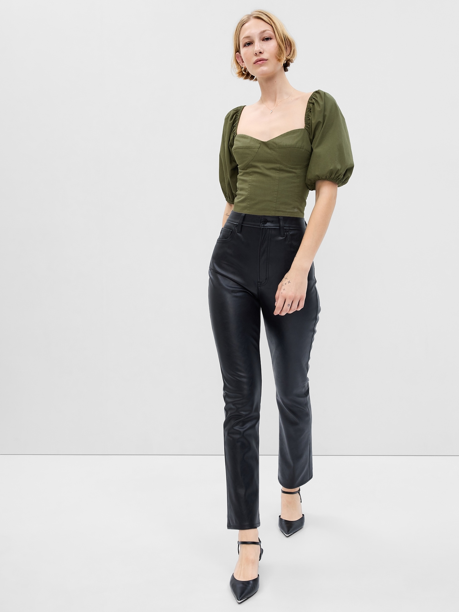 Gap Puff Sleeve Sweetheart Crop Top green. 1