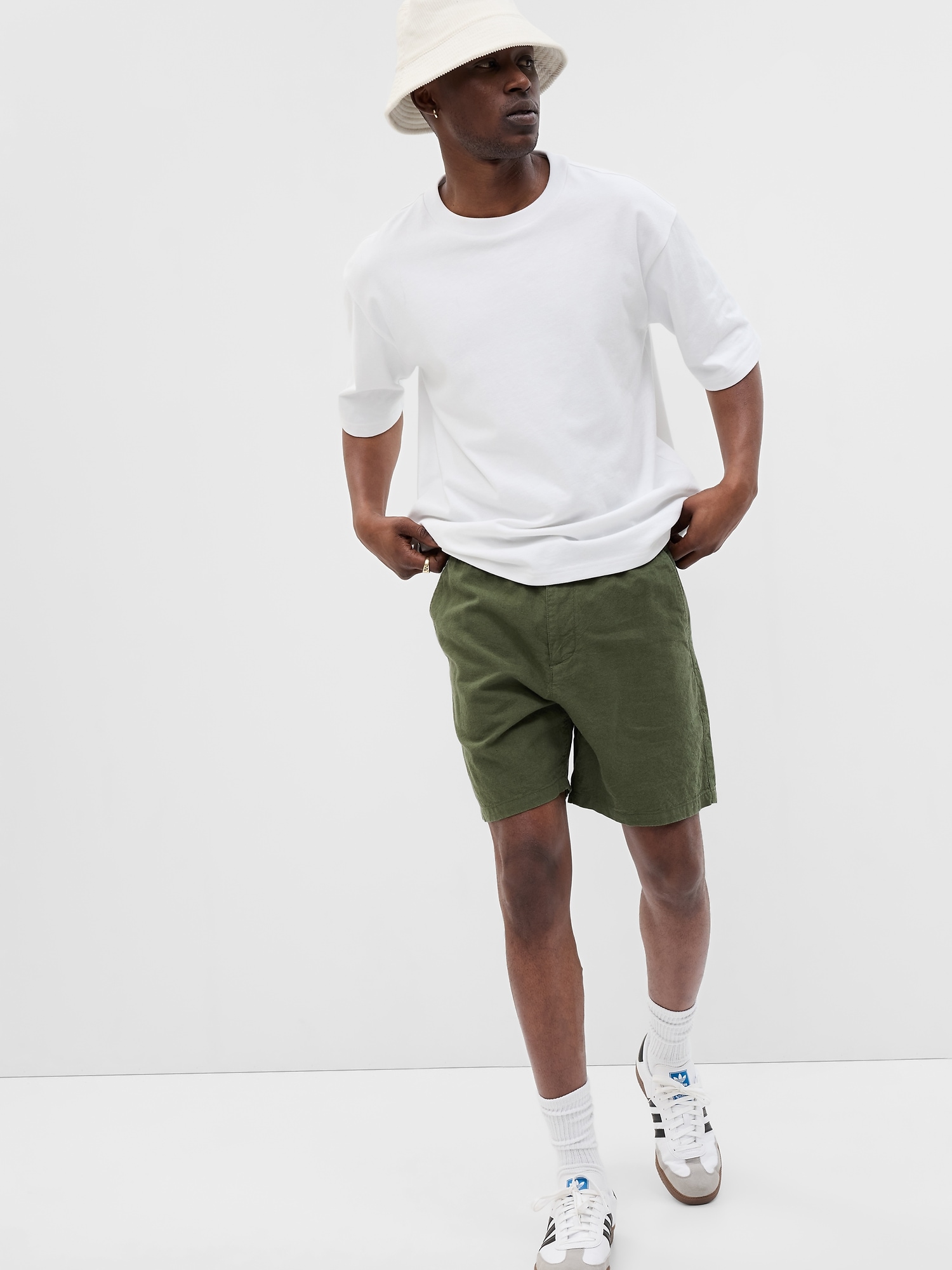 Gap 7" Linen-Cotton Shorts green. 1