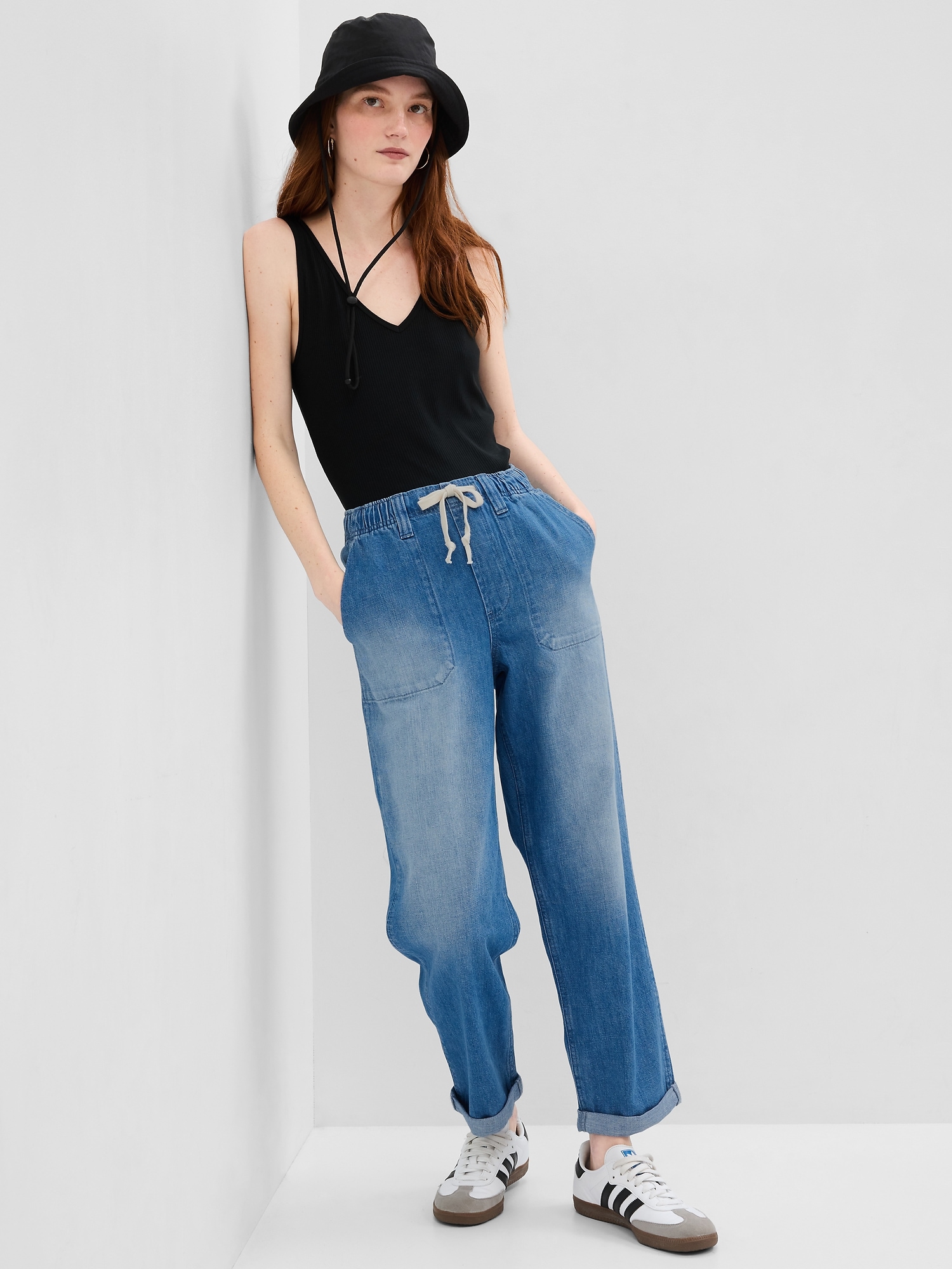 Pull-On Relaxed Jeans in Bellview Wash