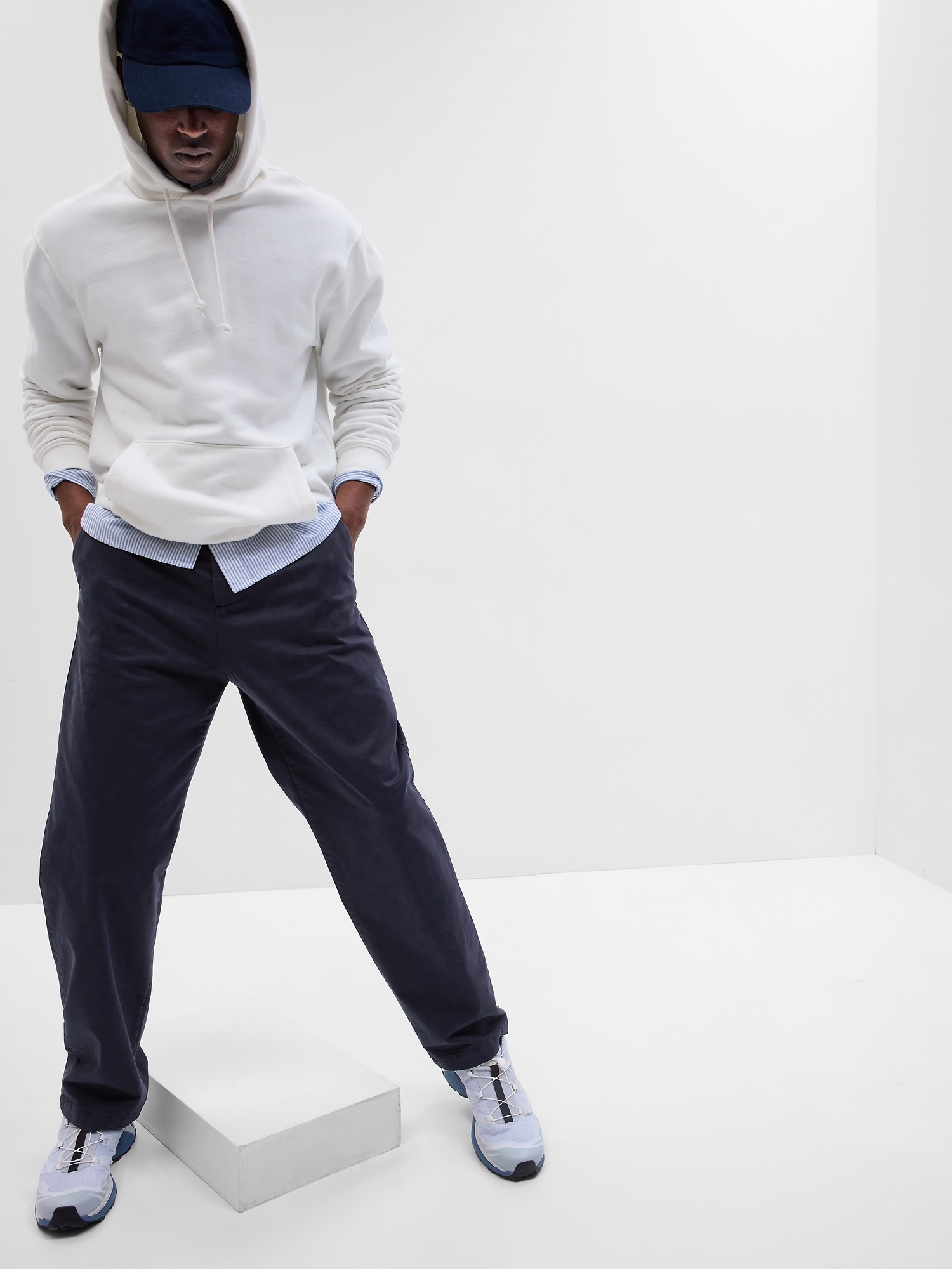 Gap Modern Khakis in Baggy Fit with GapFlex blue. 1