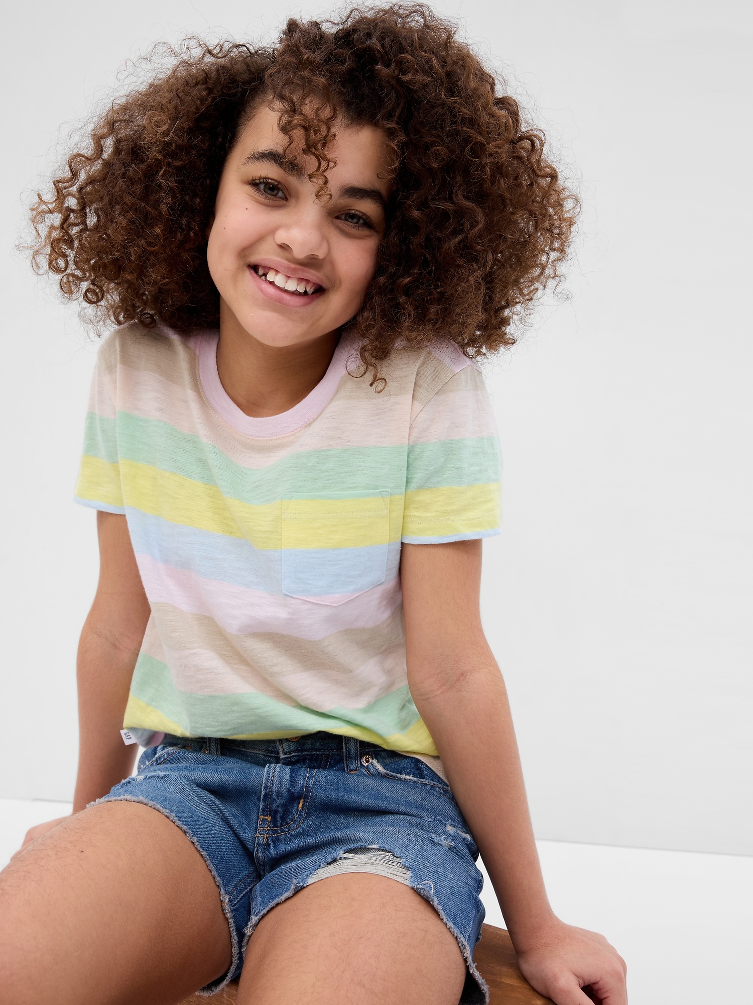 Gap Kids 100% Organic Cotton Pocket T-Shirt multi. 1