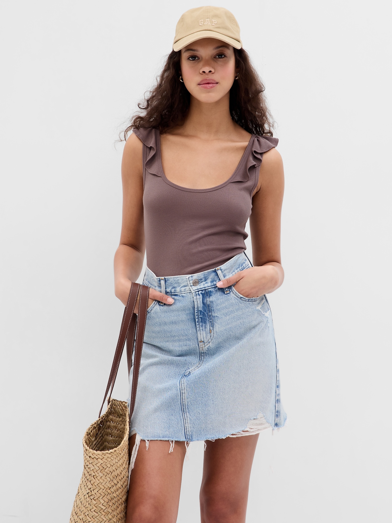 Gap Mini Rib Flutter Tank Top brown. 1