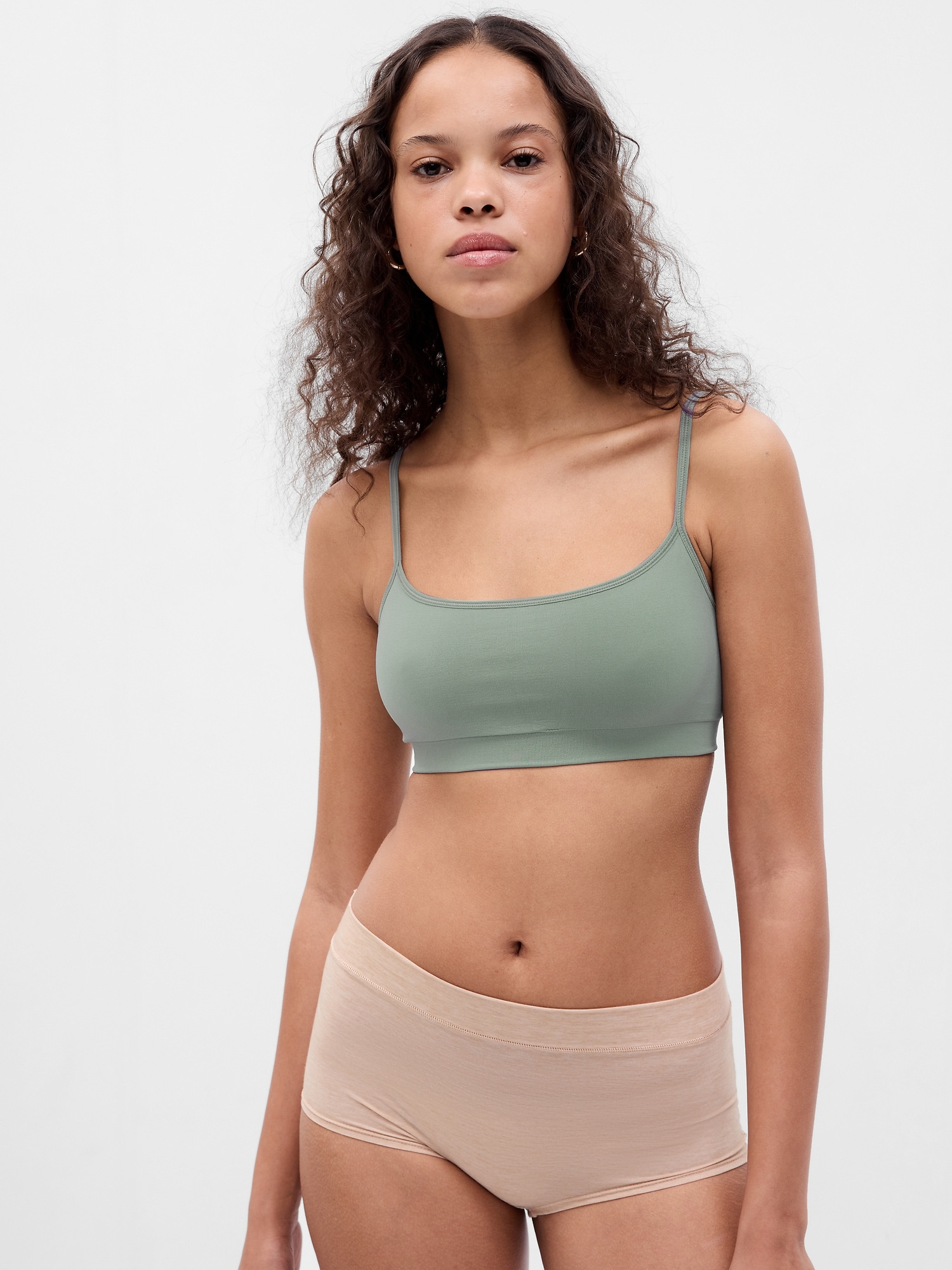 Gap Seamless Scoop Bralette green. 1