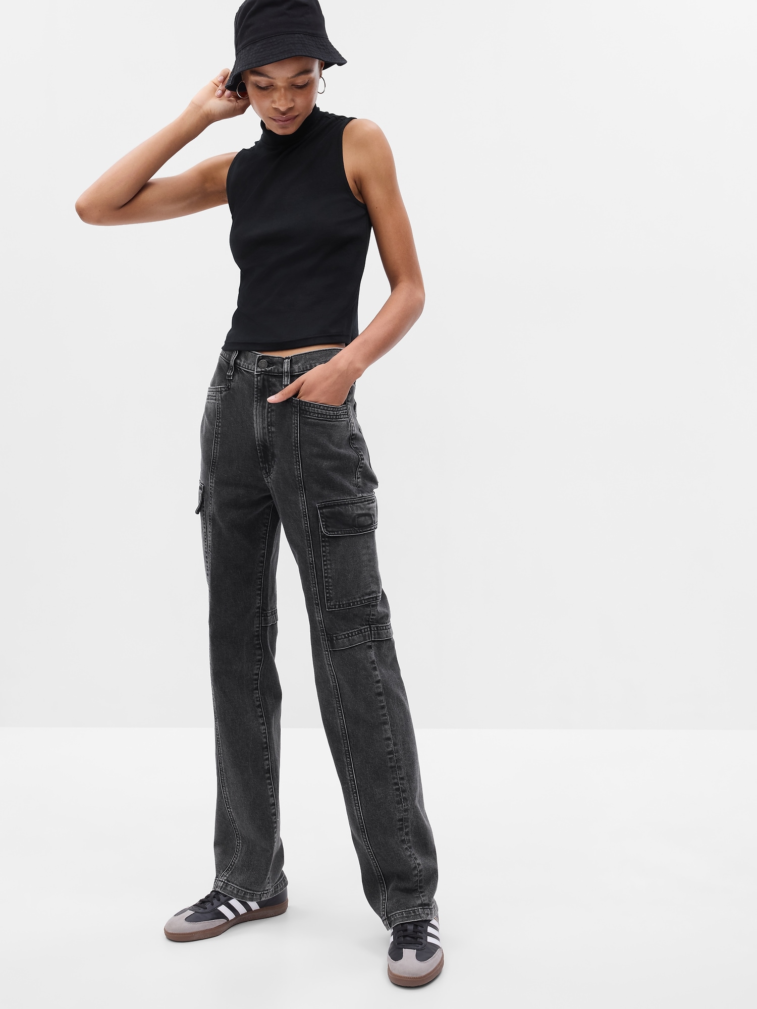High-rise cargo jeans in black - Rotate