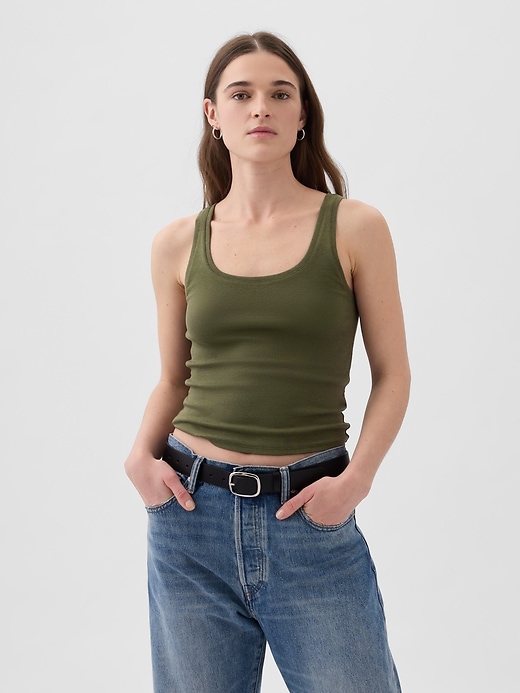 L'image numéro 1 présente Camisole courte moderne