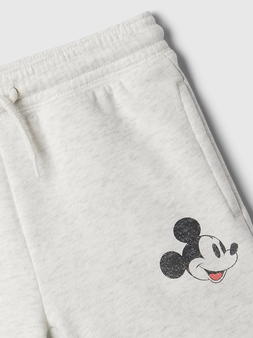 L'image numéro 3 présente Short en coton ouaté Gap × Disney pour Bébé