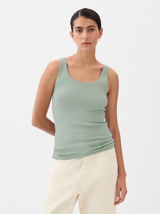 L'image numéro 1 présente Camisole moderne