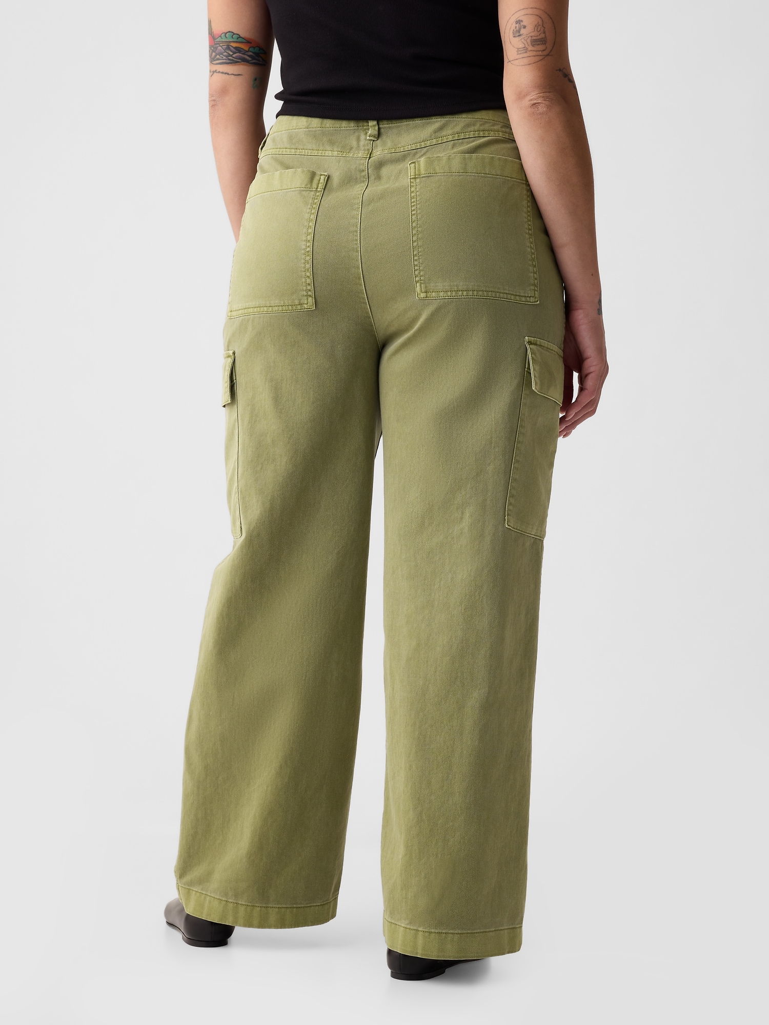Womens - Low Rise Wide Leg Cargo Pants in Washed Black
