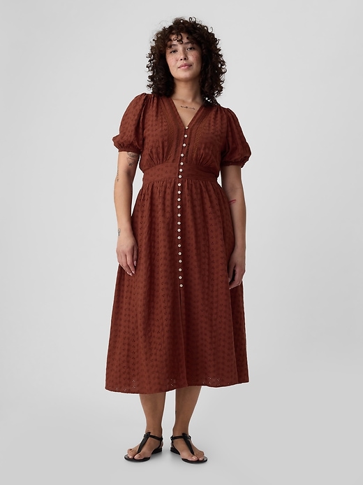 L'image numéro 5 présente Robe longue en broderie anglaise