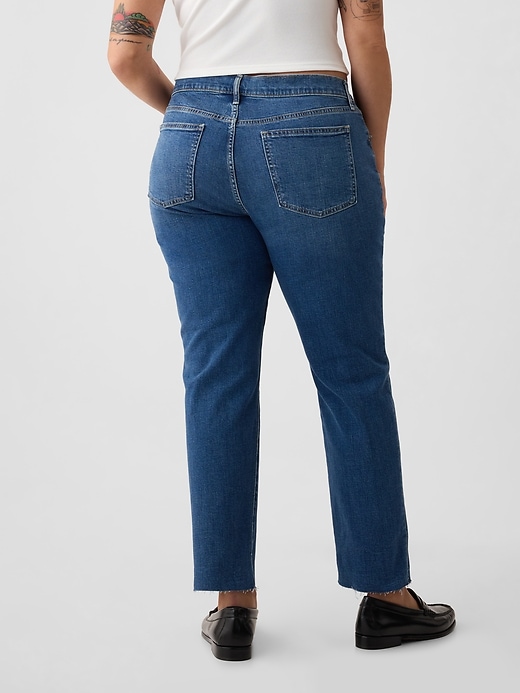 L'image numéro 6 présente Jean girlfriend à taille basse moyenne en denim Washwell