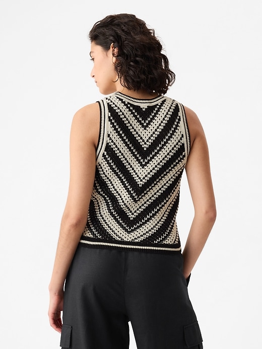 L'image numéro 2 présente Camisole crochetée