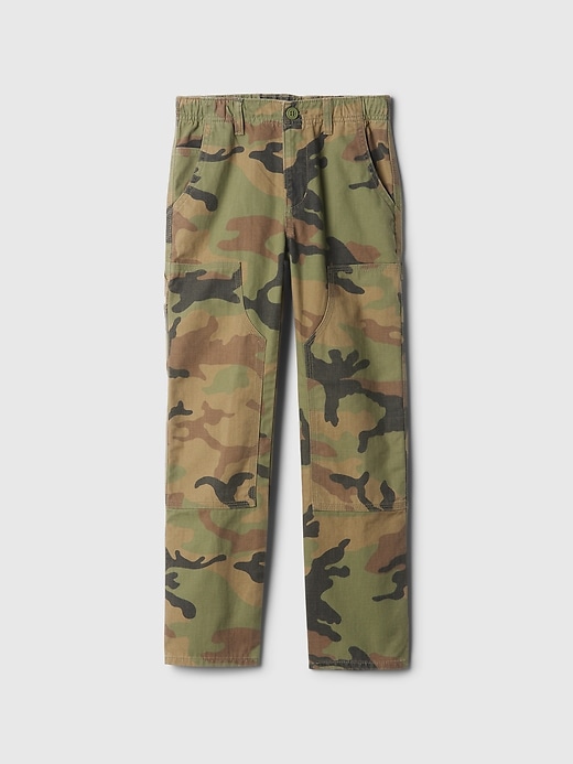 L'image numéro 4 présente Pantalon menuisier à motif camouflage pour enfant