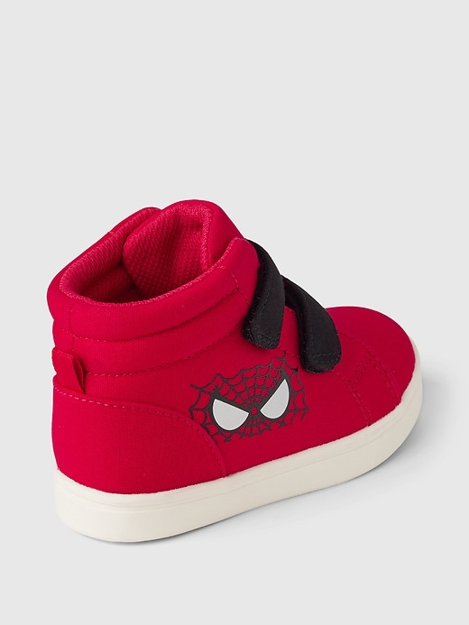 L'image numéro 4 présente Chaussures de sport hautes à imprimé de superhéros Marvel &#124 babyGap