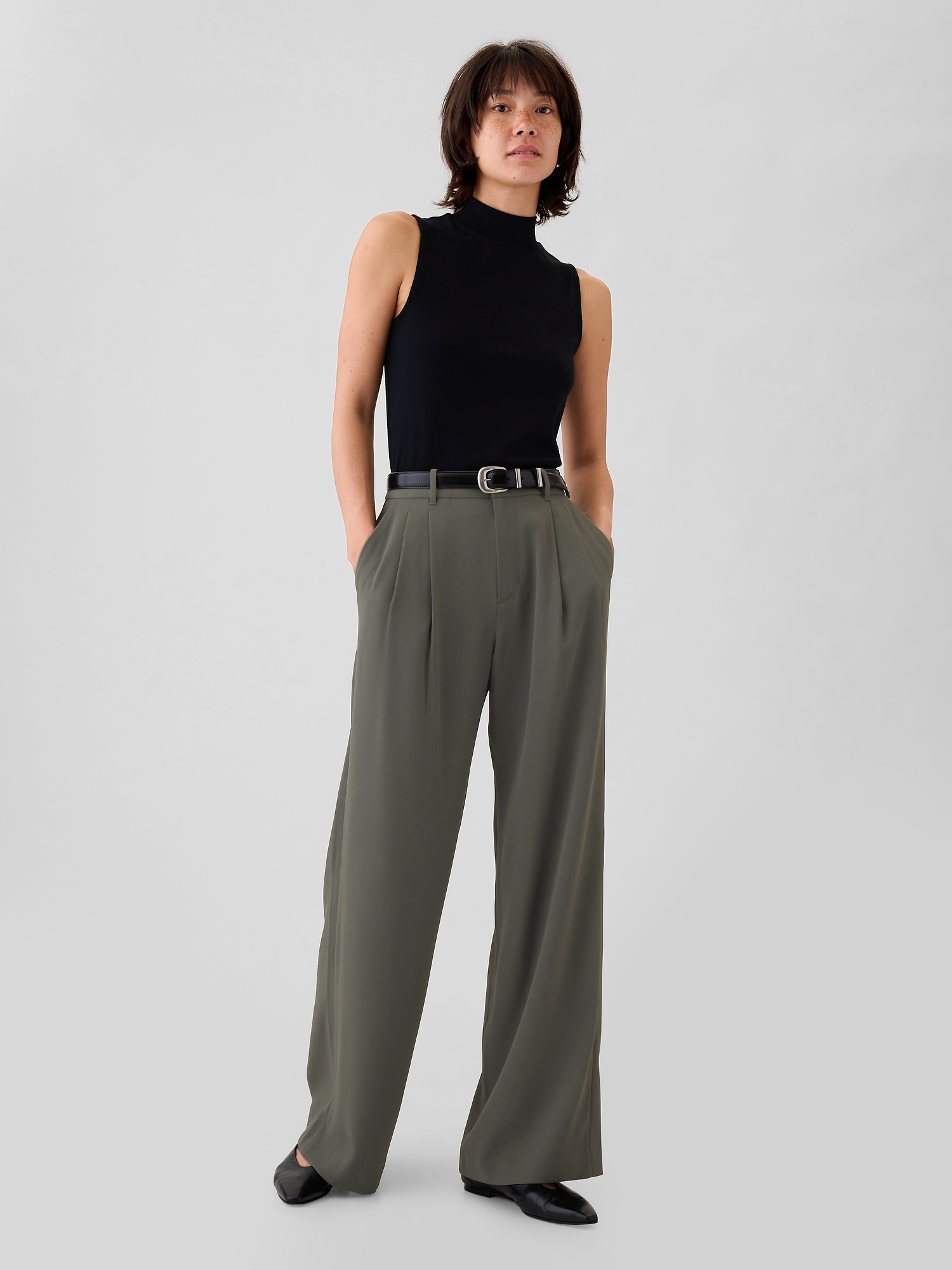 Women s 365 High Rise Pleated Trousers by Gap Black Petite Size 4