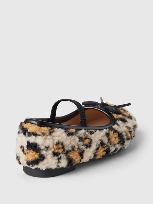 L'image numéro 4 présente Ballerines en Sherpa à motif léopard babyGap