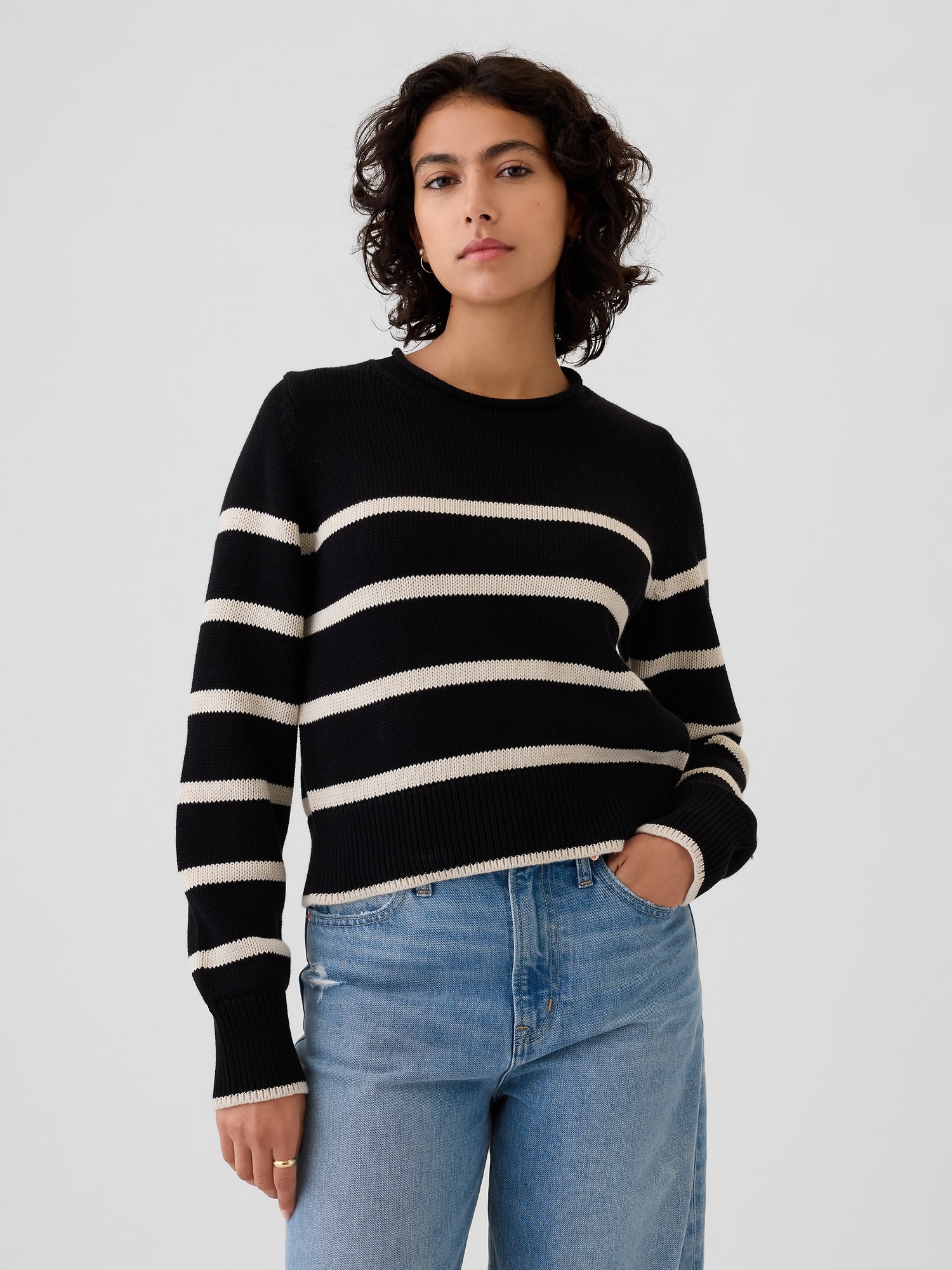 Gap Women s Shrunken Roll Neck Sweater