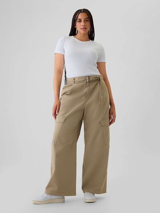 L'image numéro 5 présente Pantalon cargo coupe ballon à taille haute