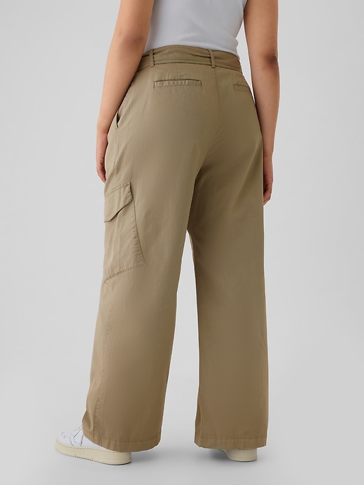 L'image numéro 6 présente Pantalon cargo coupe ballon à taille haute