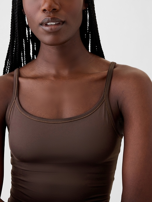 L'image numéro 3 présente Camisole en tissu seconde peau