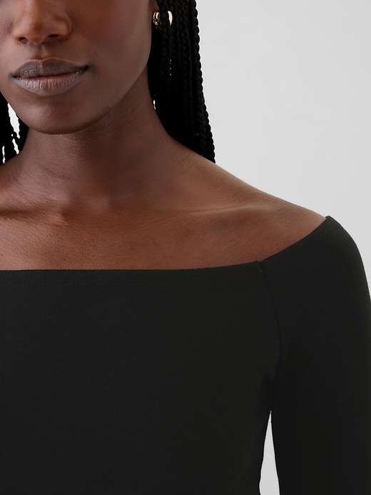 Image number 8 showing, Modern Cropped Off-Shoulder T-Shirt