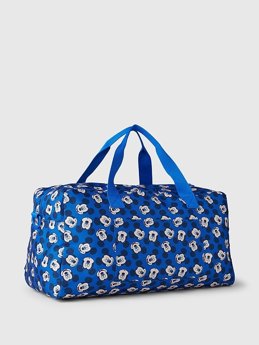 L'image numéro 2 présente Sac de voyage en matière recyclée Gap × Disney Mickey Mouse pour Enfant