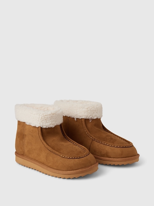 L'image numéro 2 présente Bottes douillettes de style mocassins pour Enfant