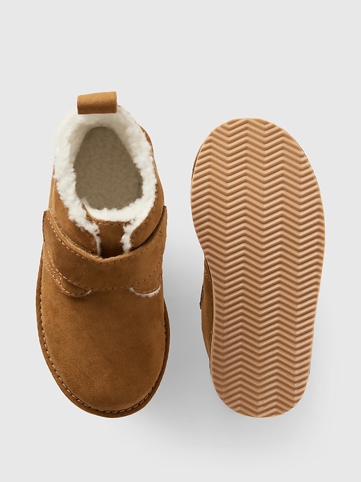 L'image numéro 3 présente Bottes douillettes de style mocassins babyGap