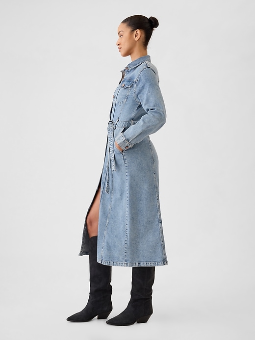 L'image numéro 3 présente Robe mi-longue en denim à ceinture