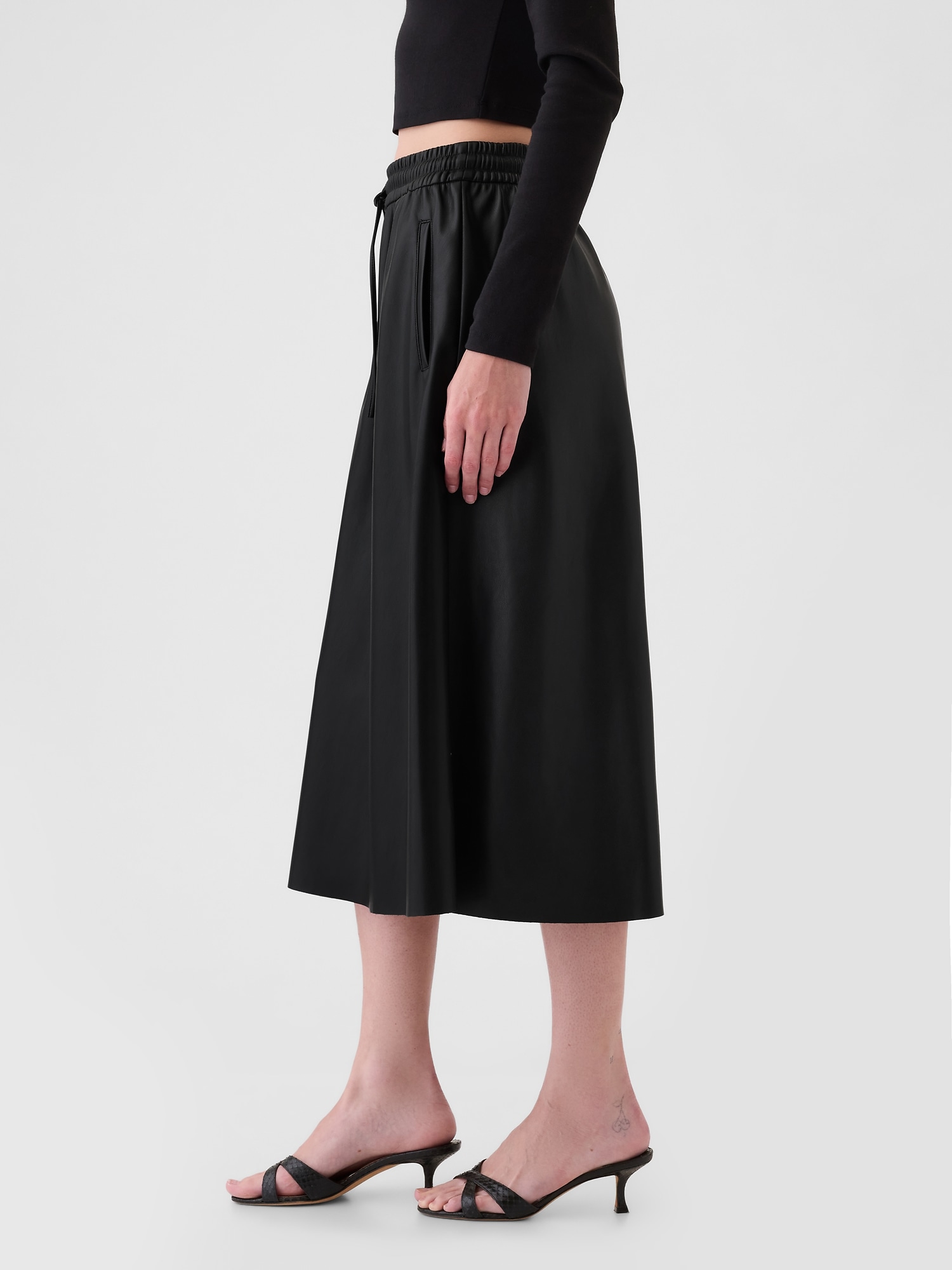 Gap black midi skirt hotsell