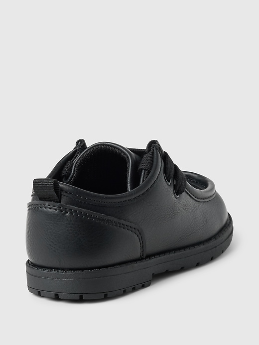 L'image numéro 4 présente Chaussures habillées babyGap