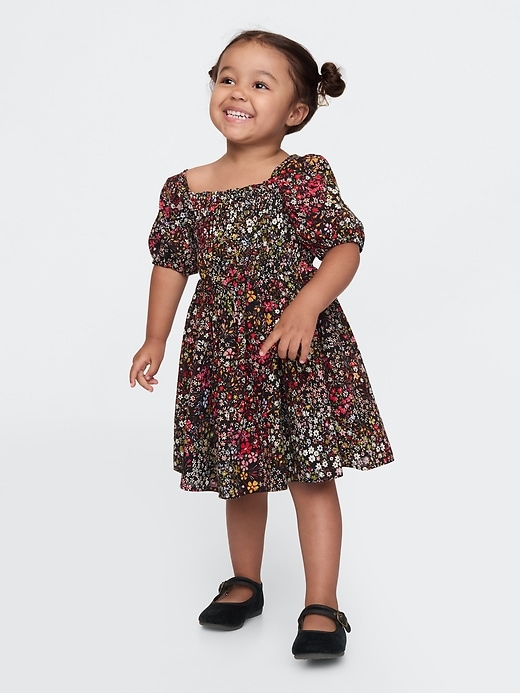 L'image numéro 1 présente Robe à smocks à motif floral babyGap