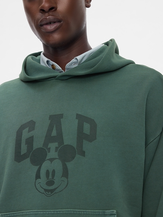 L'image numéro 6 présente Chandail à capuchon à logo Gap × Disney