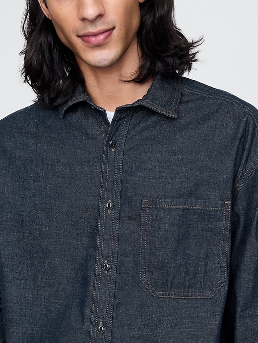 L'image numéro 4 présente Chemise ample en denim