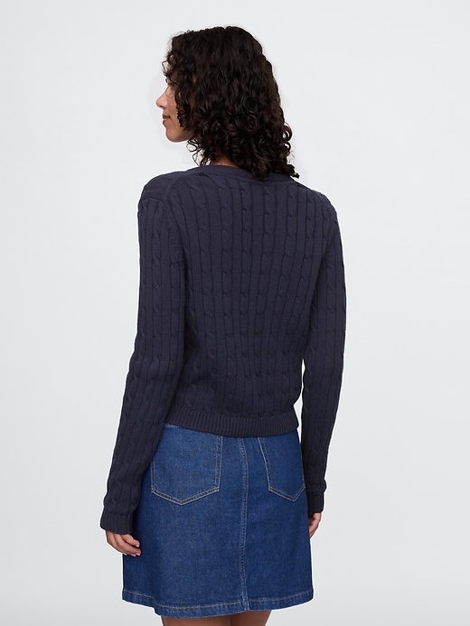 L'image numéro 2 présente Cardigan en tricot torsadé