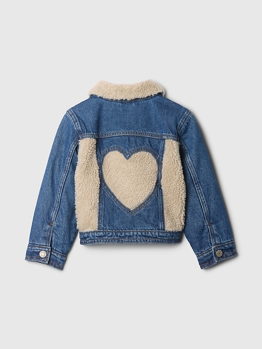 L'image numéro 2 présente Veste en denim emblématique avec cœur en Sherpa babyGap