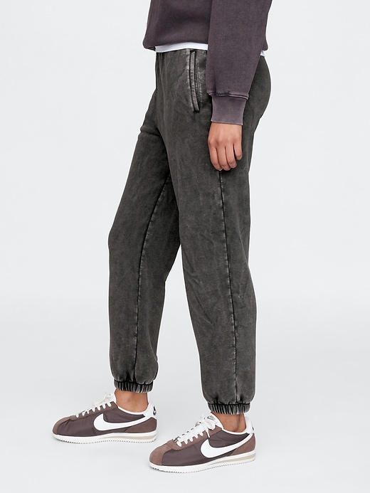 L'image numéro 3 présente Pantalon de jogging boyfriend à taille haute