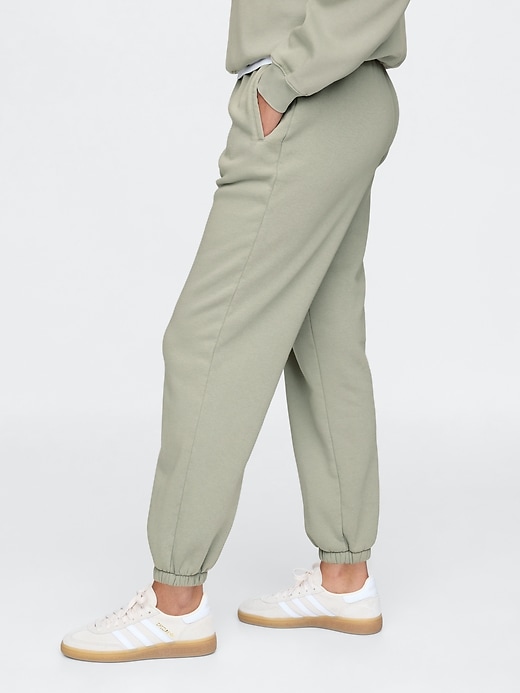 L'image numéro 3 présente Pantalon de jogging boyfriend à taille haute